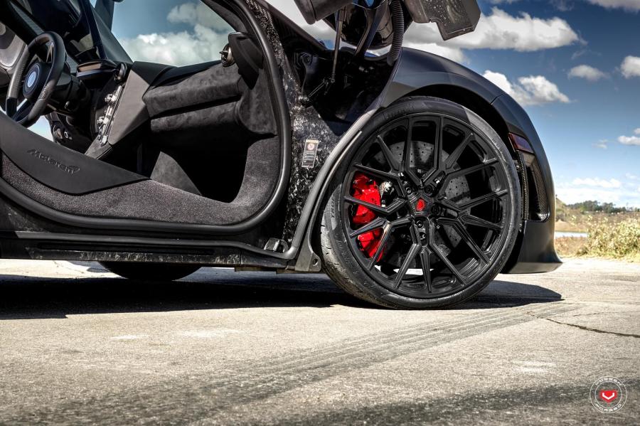 Детали экстерьера McLaren 720S on Vossen Wheels (M-X3) 2018 года  (фото 10 из 14)
